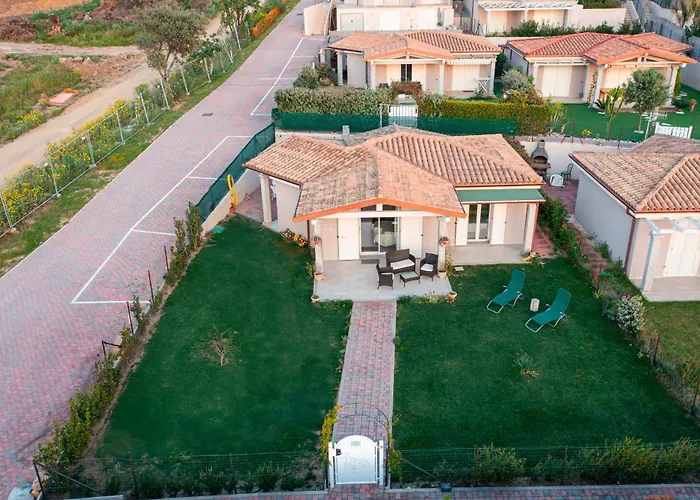 Li Junchi - Due Passi Dal Mare - Spazioso Giardino