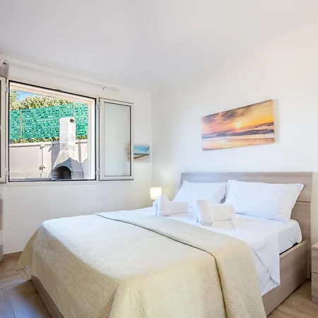 Li Junchi - Due Passi Dal Mare - Spazioso Giardino בית נופש *