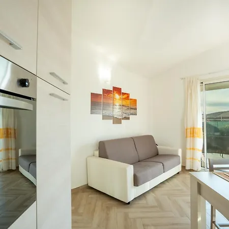 Li Junchi - Due Passi Dal Mare - Spazioso Giardino